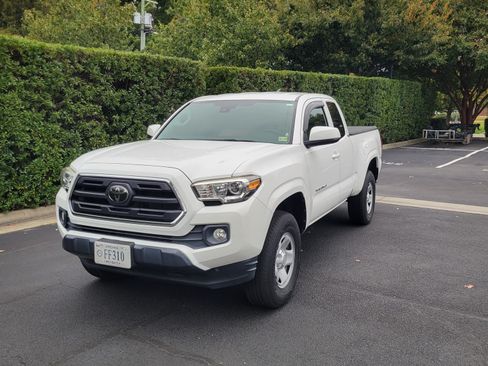 Used 2018 Toyota Tacoma SR5 image 1