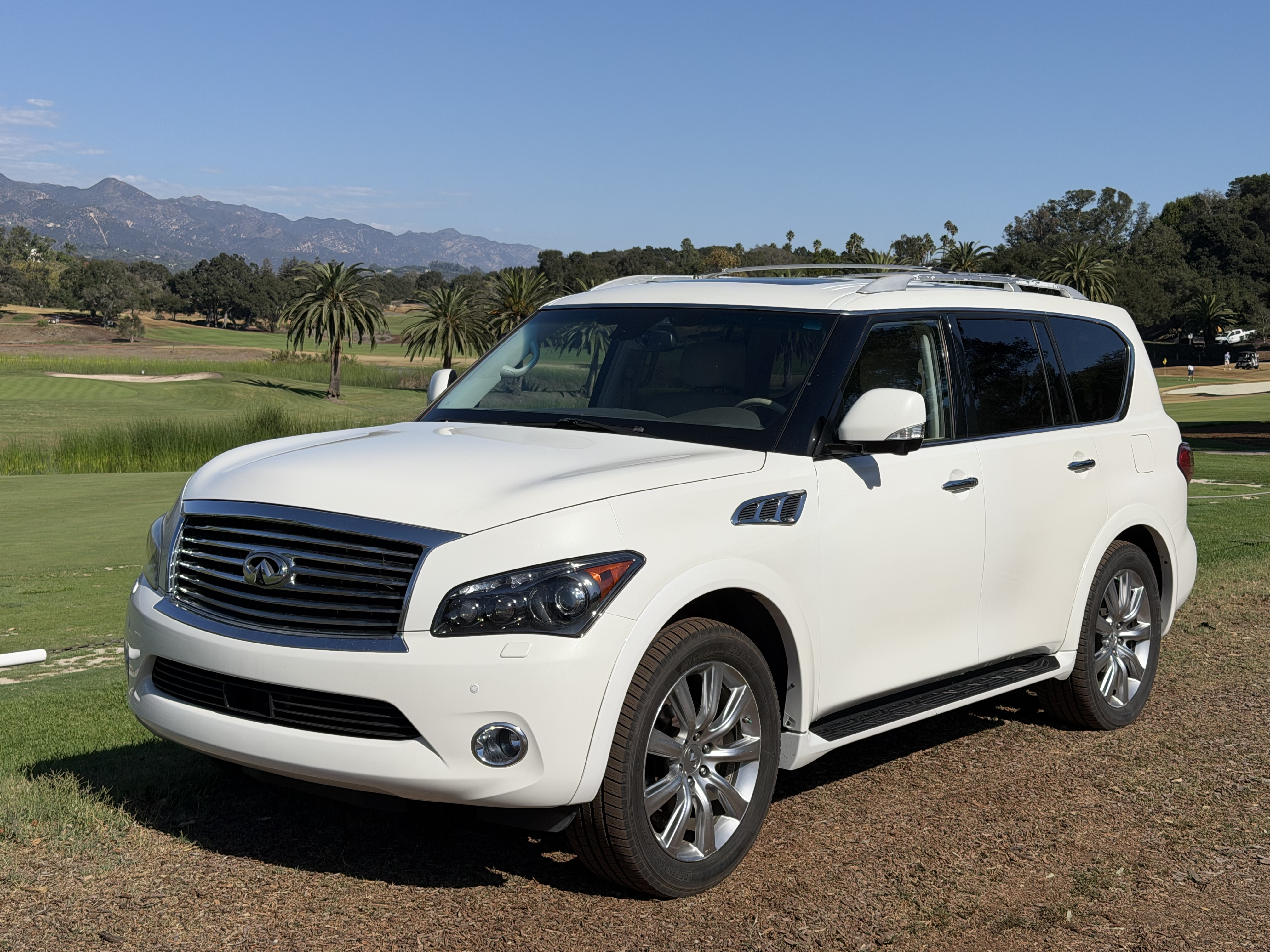 Used 2012 INFINITI QX56 4WD w/ Deluxe Touring Pkg image 1