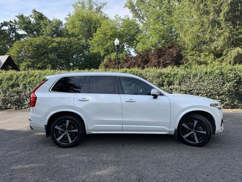 Used 2017 Volvo XC90 T5 R-Design w/ Vision Package FWD image 4