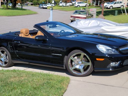 Used 2011 Mercedes-Benz SL 550 image 1