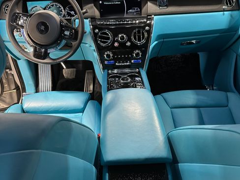 Used 2022 Rolls-Royce Cullinan w/ Dark Exterior Package image 10