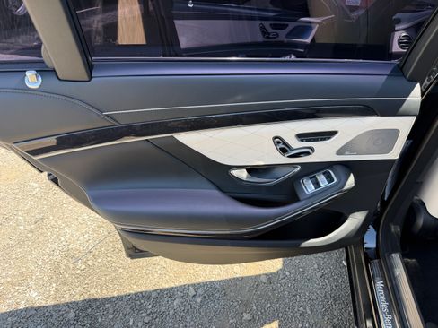Used 2018 Mercedes-Benz S 560 Sedan image 20
