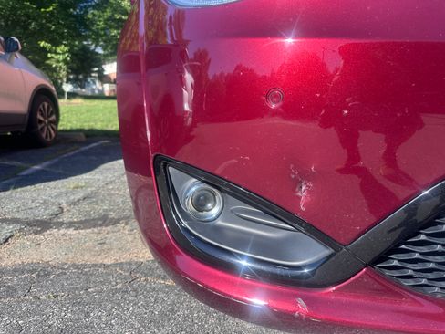 Used 2020 Chrysler Pacifica Touring-L Plus FWD image 8