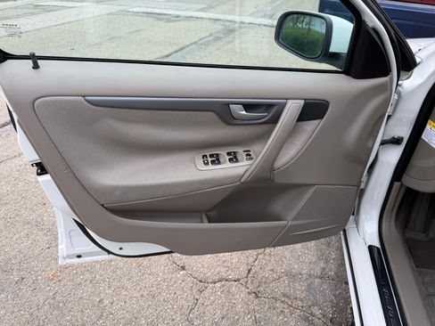 Used 2005 Volvo V70 2.4 image 12