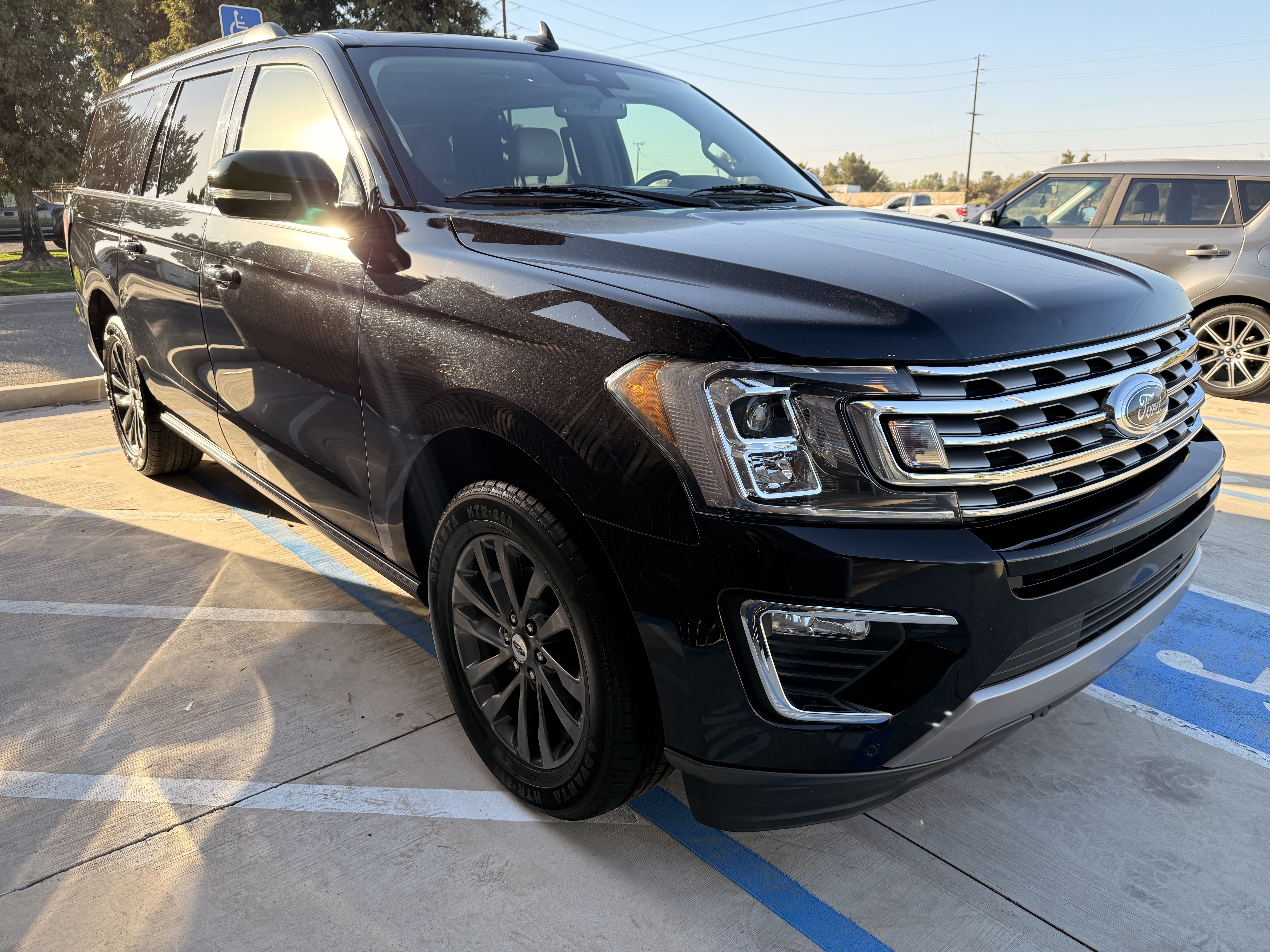 Used 2021 Ford Expedition Max Limited RWD image 2