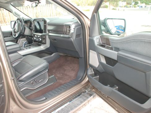 Used 2021 Ford F150 Lariat w/ Equipment Group 502A High AWD/4WD image 13