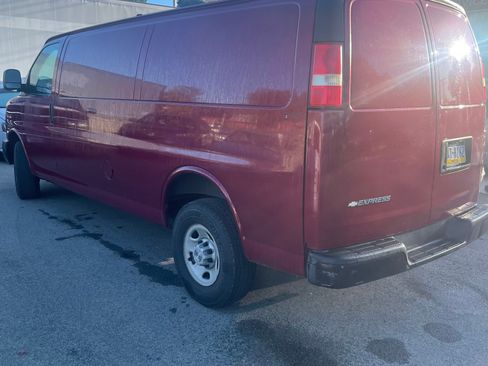 Used 2009 Chevrolet Express 3500 Extended image 1