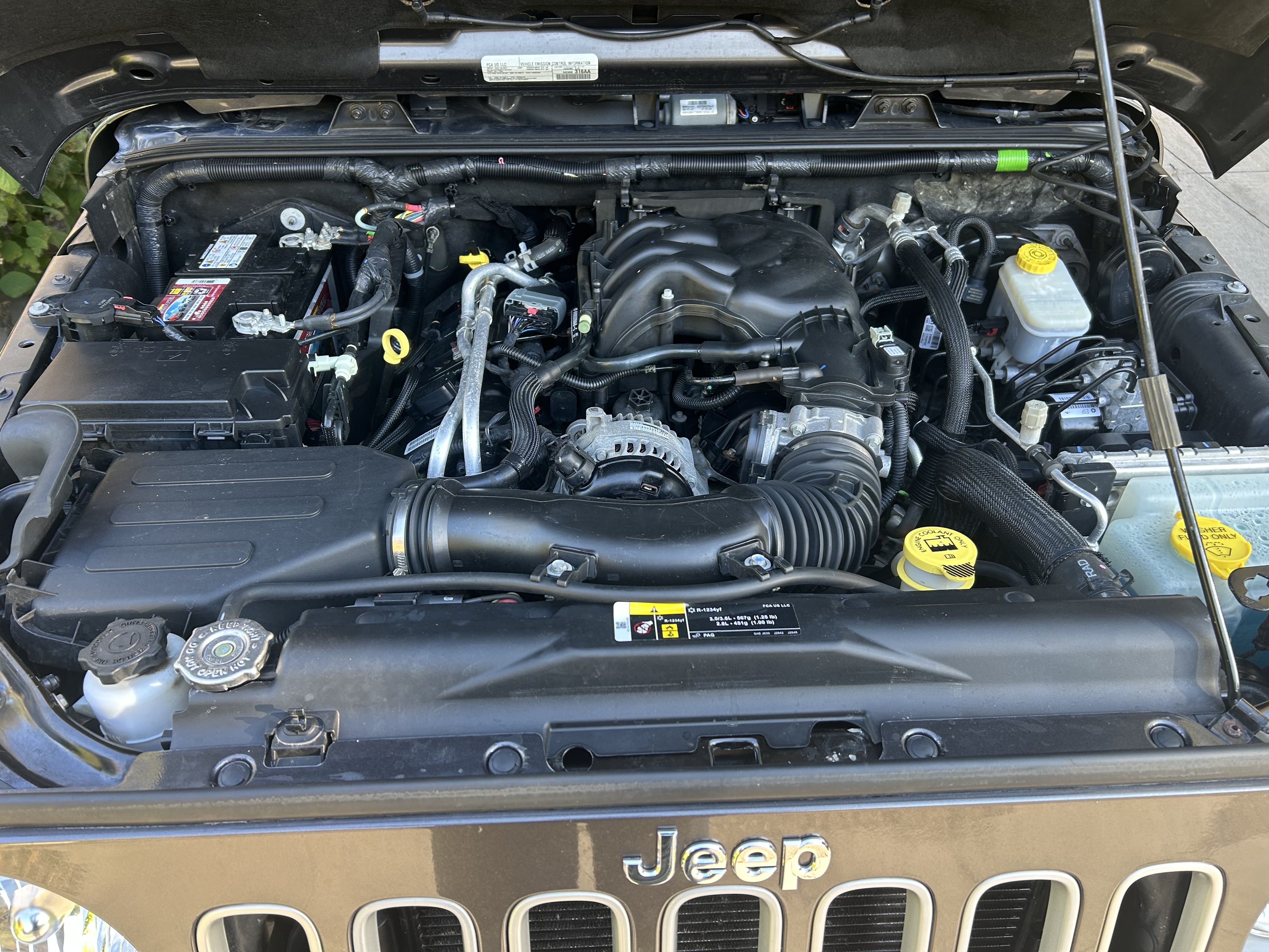 Used 2018 Jeep Wrangler Unlimited Sahara AWD/4WD image 13