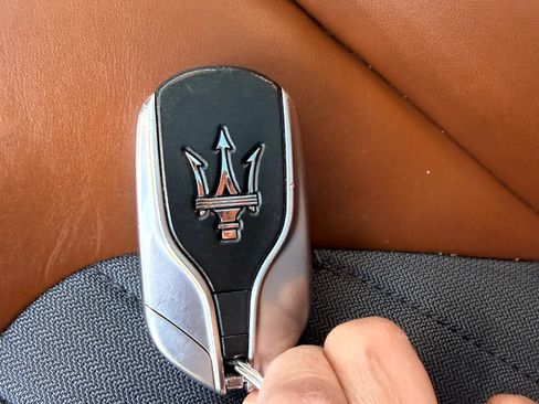 Used 2018 Maserati Levante GranLusso image 12