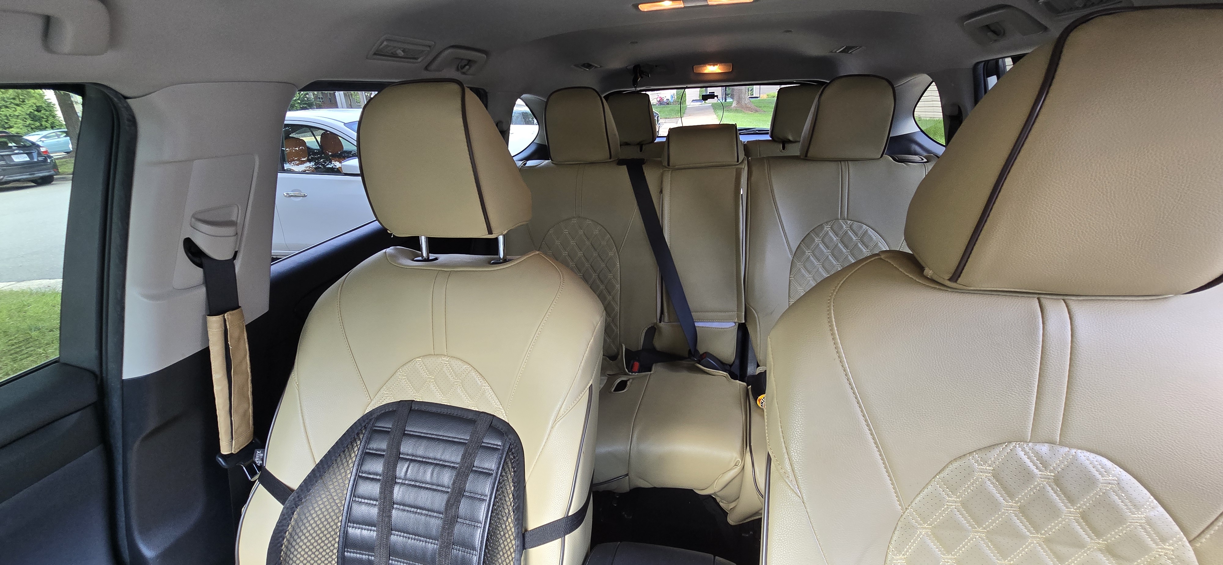 Used 2022 Toyota Highlander LE FWD image 17