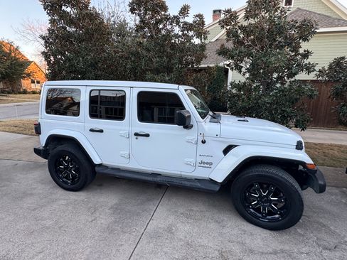 Used 2021 Jeep Wrangler Unlimited Sahara AWD/4WD image 5
