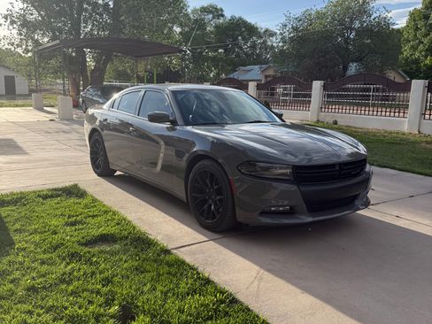 Used 2017 Dodge Charger R/T w/ Plus Group RWD image 2