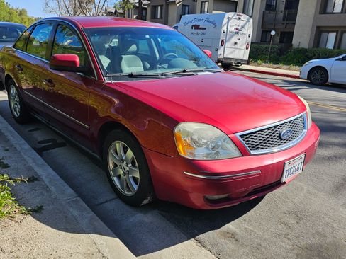 Used 2005 Ford Five Hundred SEL image 4
