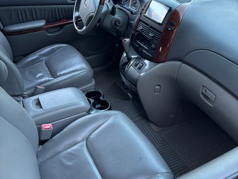 Used 2005 Toyota Sienna XLE Limited AWD/4WD image 2