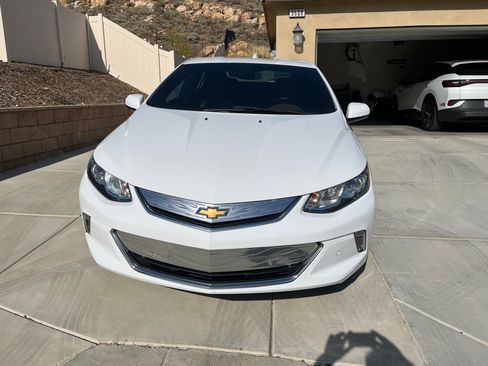 Used 2017 Chevrolet Volt Premier w/ Driver Confidence II Package FWD image 5