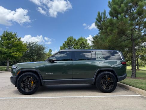Used 2023 Rivian R1S Adventure AWD/4WD image 9