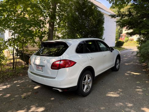 Used 2014 Porsche Cayenne Platinum Edition AWD/4WD image 4