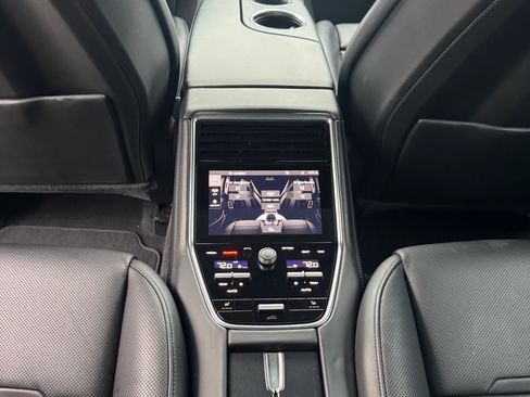 Used 2018 Porsche Panamera 4S image 17