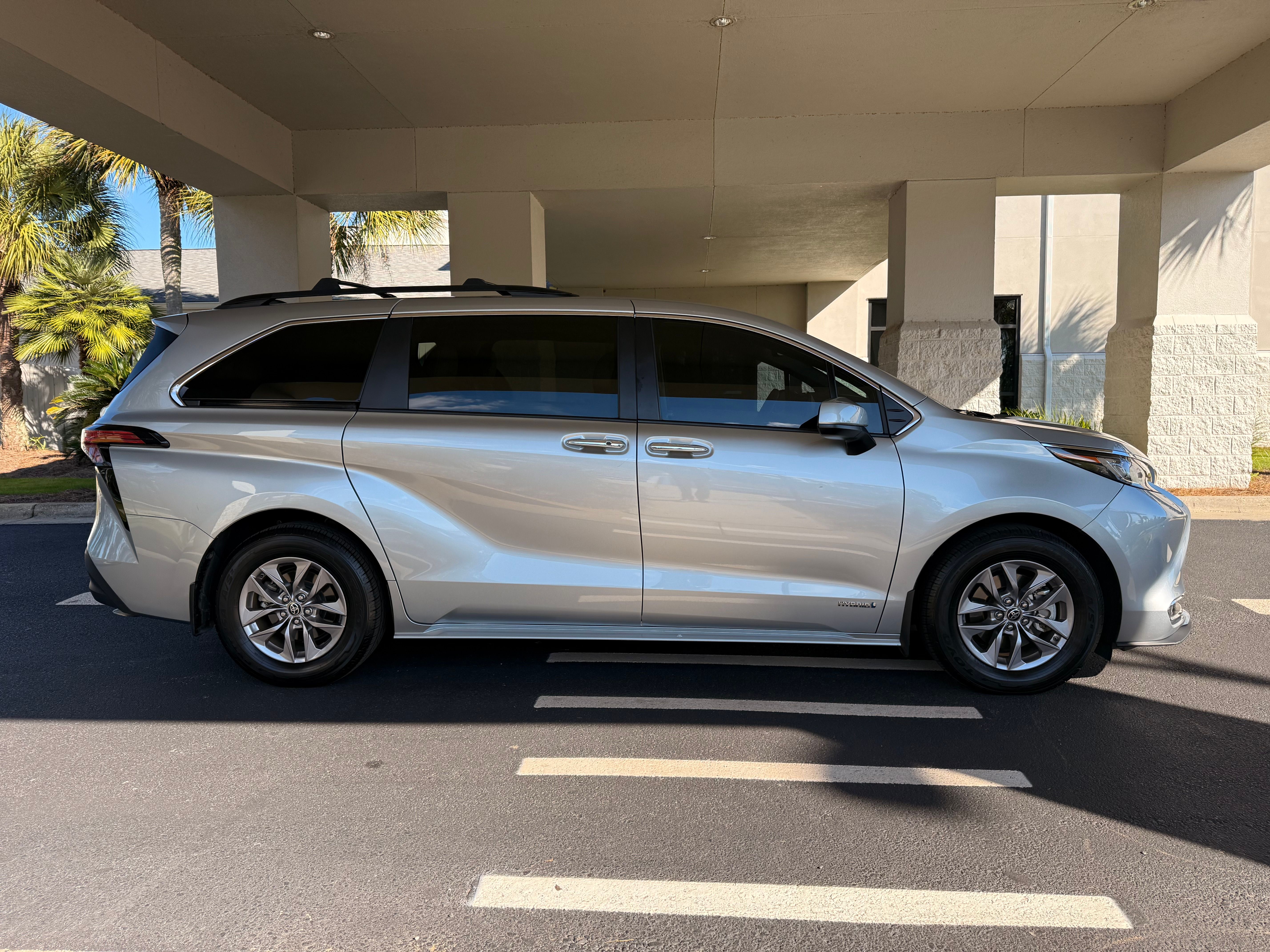 Used 2021 Toyota Sienna XLE w/ XLE Plus Package FWD image 16