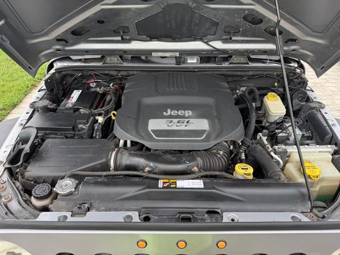 Used 2013 Jeep Wrangler Sport AWD/4WD image 9