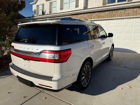 Used 2018 Lincoln Navigator Select w/ Technology Package image 11