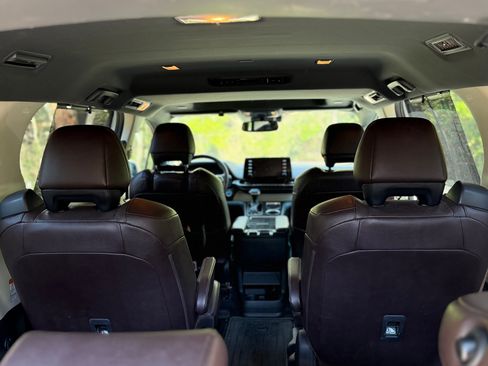 Used 2021 Toyota Sienna Platinum image 20