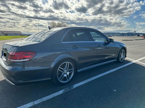 Used 2014 Mercedes-Benz E 350 4MATIC Sedan image 4