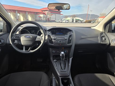 Used 2016 Ford Focus SE w/ Reverse Sensing Package image 15