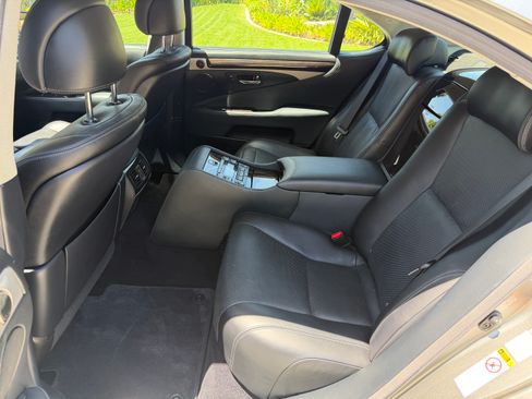 Used 2016 Lexus LS 460 L RWD image 9