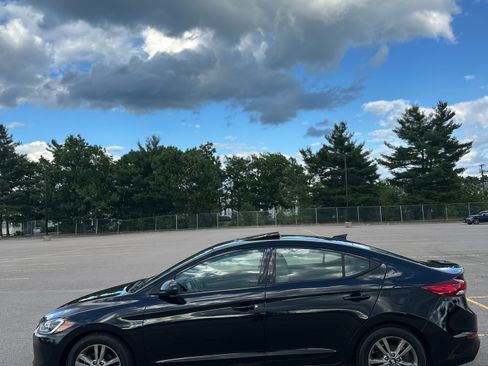 Used 2017 Hyundai Elantra SE FWD image 6