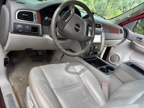 Used 2007 GMC Yukon SLT w/ SLT Preferred Equipment Group image 12
