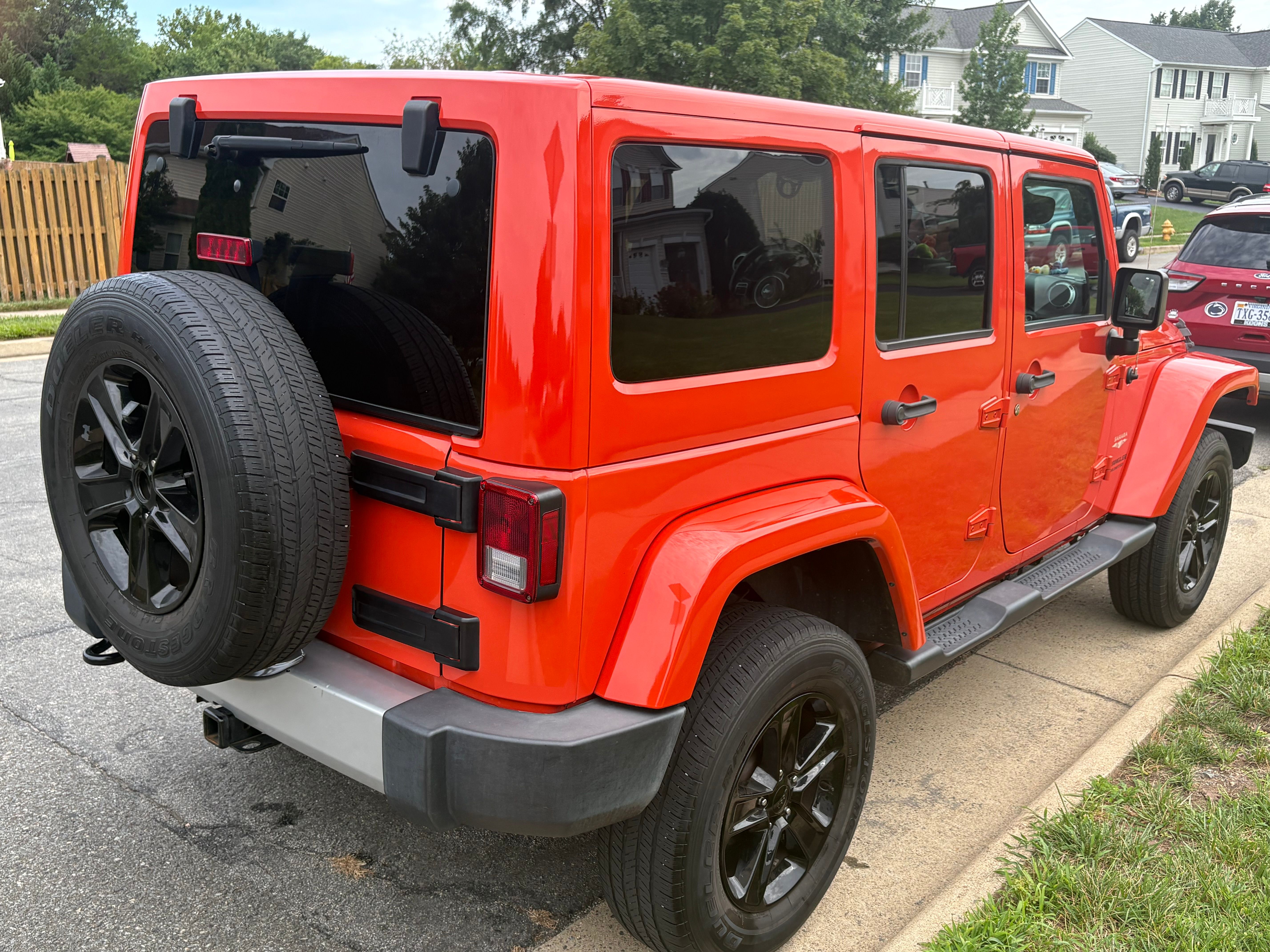 Used 2015 Jeep Wrangler Unlimited Sahara w/ Connectivity Group AWD/4WD image 4