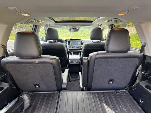 Used 2019 Toyota Highlander Limited Platinum image 6