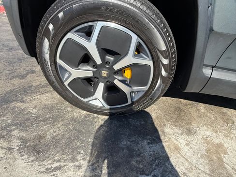 Used 2024 Rivian R1S Adventure AWD/4WD image 4