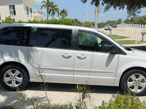 Used 2013 Dodge Grand Caravan SE FWD image 4