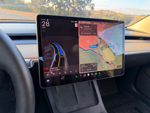 Used 2022 Tesla Model 3 Standard Range RWD image 11