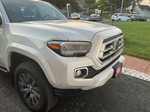 Used 2023 Toyota Tacoma Limited AWD/4WD image 8