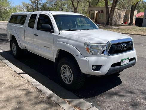 Used 2015 Toyota Tacoma 4x4 Access Cab V6 w/ SR5 Package image 2