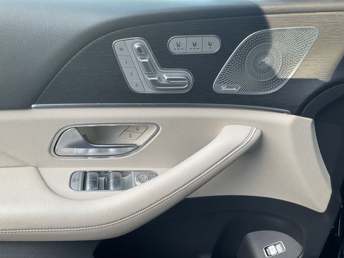 Used 2020 Mercedes-Benz GLS 450 4MATIC image 11