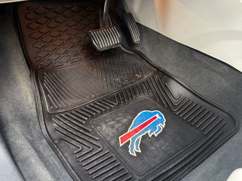 Used 2016 Land Rover Discovery Sport SE AWD/4WD image 17