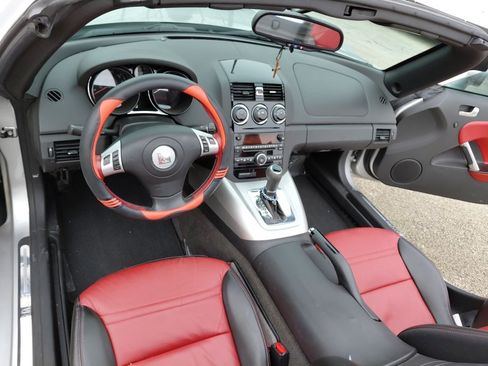 Used 2009 Saturn Sky w/ Premium Trim Package image 17