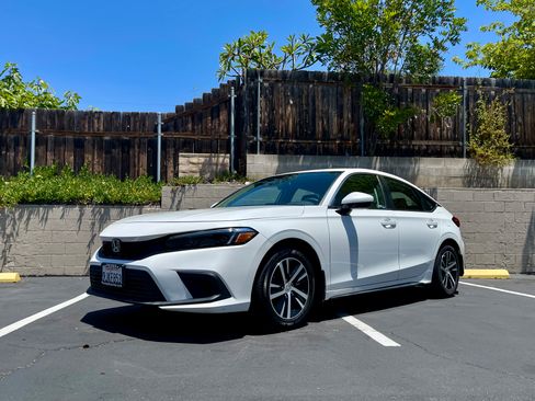 Used 2024 Honda Civic LX image 1