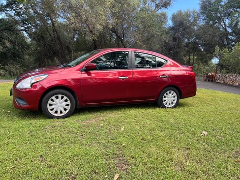 Used 2018 Nissan Versa SV FWD image 5