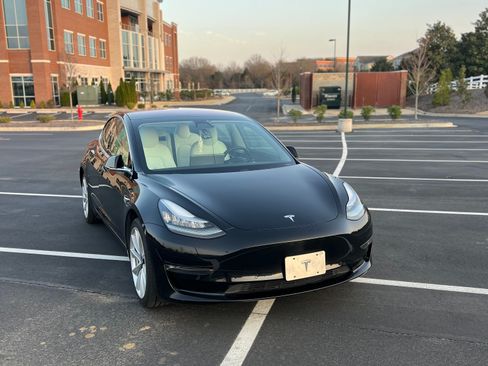 Used 2018 Tesla Model 3 Mid Range image 8
