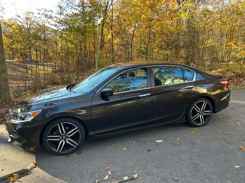 Used 2016 Honda Accord Sport image 1
