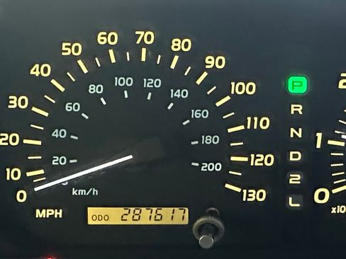 Used 2000 Lexus LX 470 4WD image 10