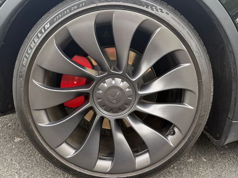 Used 2022 Tesla Model Y Performance image 15