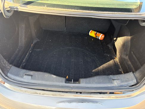 Used 2017 Chevrolet Cruze LT image 2