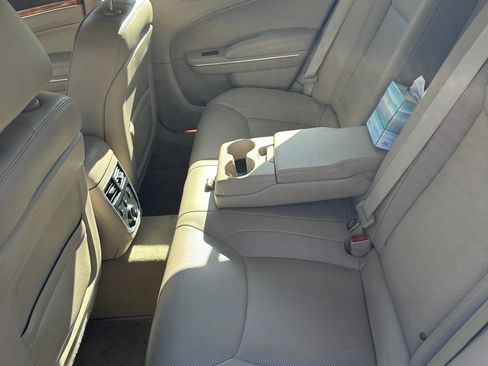 Used 2013 Chrysler 300 C RWD image 4