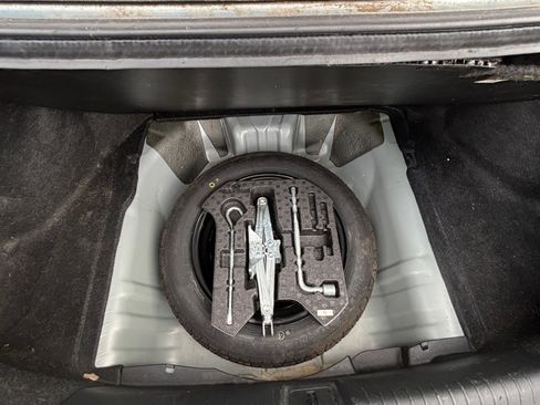 Used 2012 Honda Civic Hybrid Sedan image 14